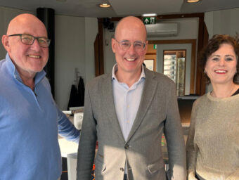 Links Ger Welbers, in het midden Jerry Griep en rechts Esther Zijl. (foto: Streekstad Centraal)